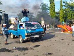 Fasilitas Umum Porak-Poranda Akibat Ulah para Demonstran yang anarkis