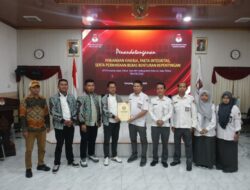 Kuatkan Profesionalitas, KPU Sampang, Ikuti Tandatangani Fakta Integritas Serentak se-Jawa Timur 